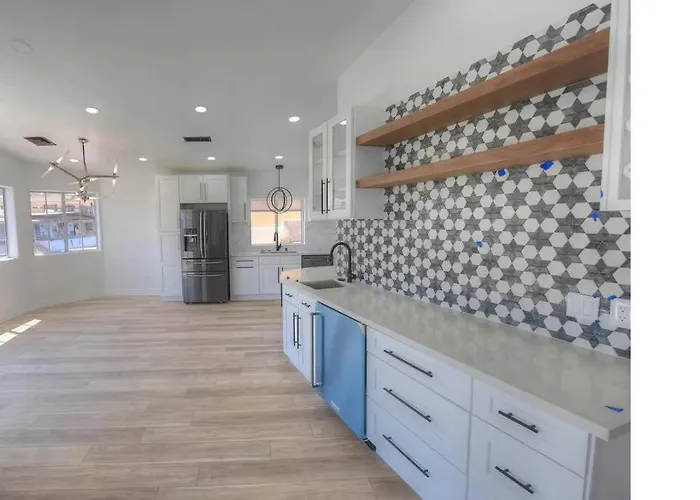 Bush Master Suite, Moovalya Keys Canal Parker