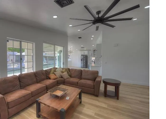Bush Master Suite, Moovalya Keys Canal * Parker