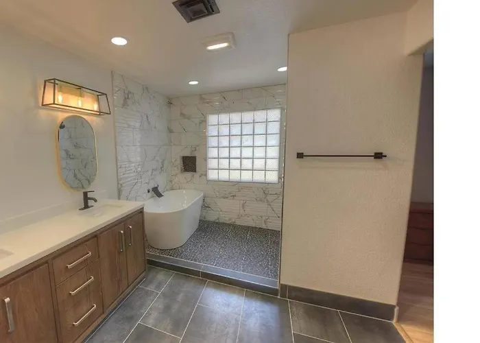 Bush Master Suite, Moovalya Keys Canal *