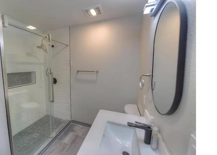 Holiday home Bush Master Suite, Moovalya Keys Canal *