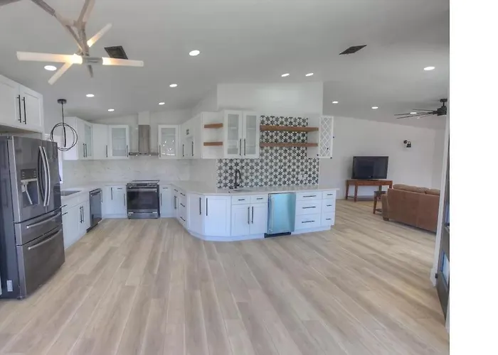 Bush Master Suite, Moovalya Keys Canal * Parker